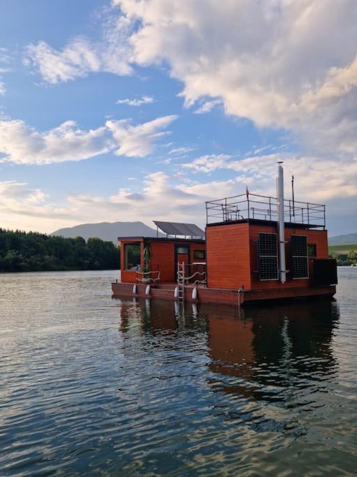 מלון ליפטובסקי טרנוביץ' Aquachill Houseboat & Wellness מראה חיצוני תמונה