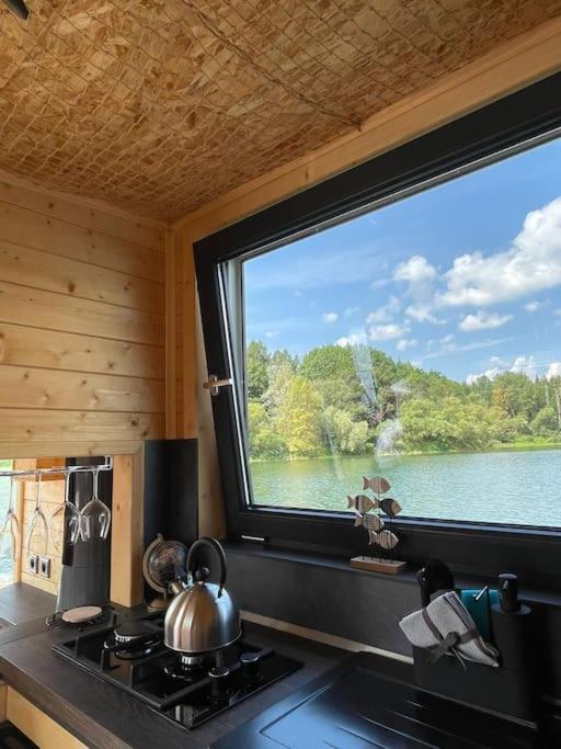 מלון ליפטובסקי טרנוביץ' Aquachill Houseboat & Wellness מראה חיצוני תמונה