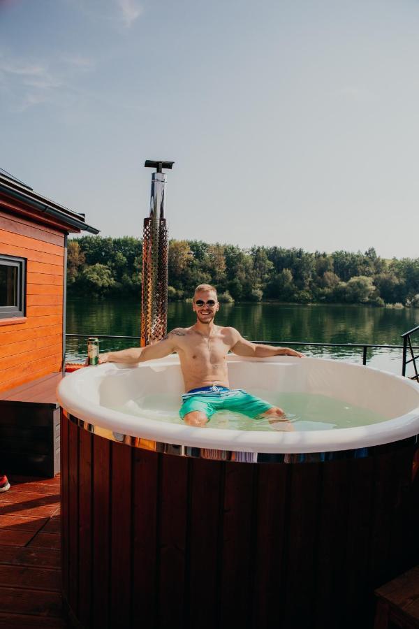 מלון ליפטובסקי טרנוביץ' Aquachill Houseboat & Wellness מראה חיצוני תמונה