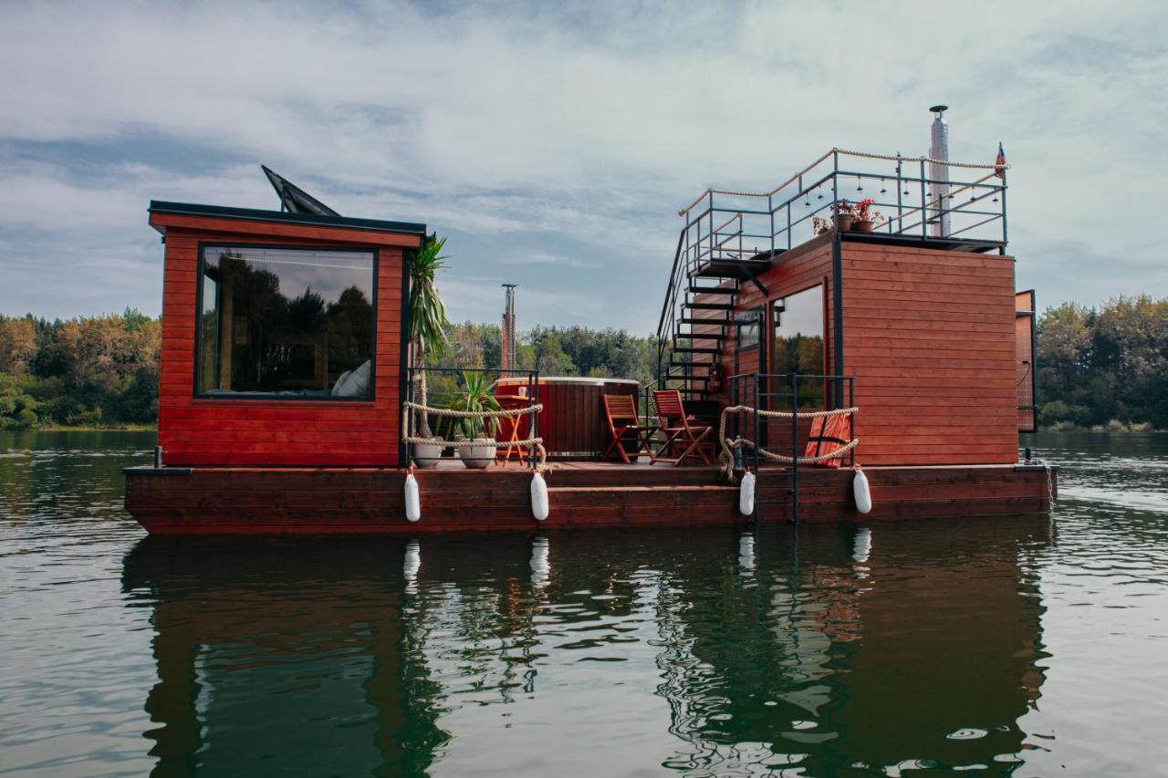 מלון ליפטובסקי טרנוביץ' Aquachill Houseboat & Wellness מראה חיצוני תמונה