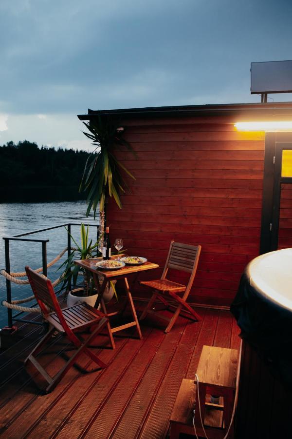 מלון ליפטובסקי טרנוביץ' Aquachill Houseboat & Wellness מראה חיצוני תמונה