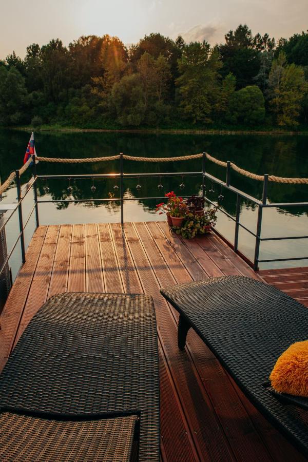 מלון ליפטובסקי טרנוביץ' Aquachill Houseboat & Wellness מראה חיצוני תמונה